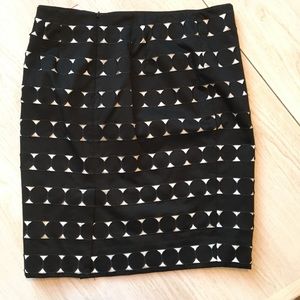 WHBM geometric black/white skirt 10